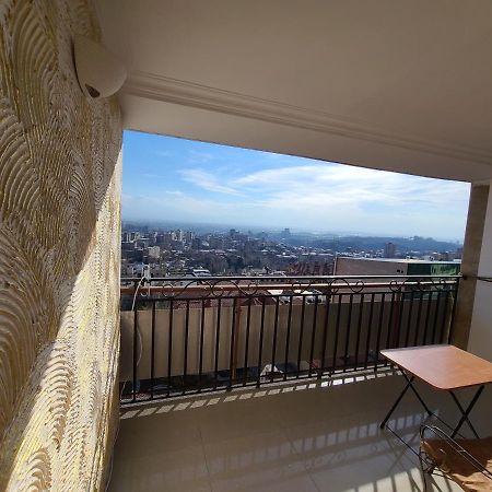 Apartamento Flat With Balcony On Cascade Ereván Exterior foto