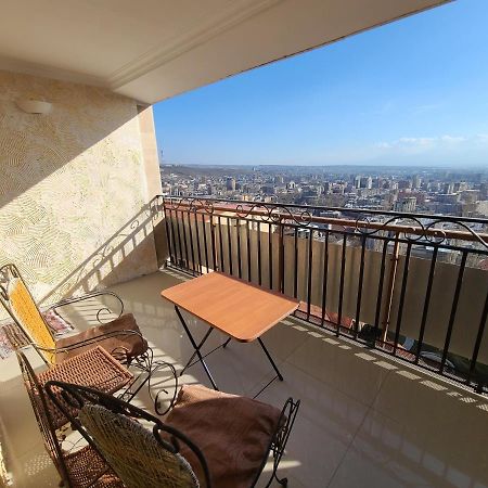 Apartamento Flat With Balcony On Cascade Ereván Exterior foto
