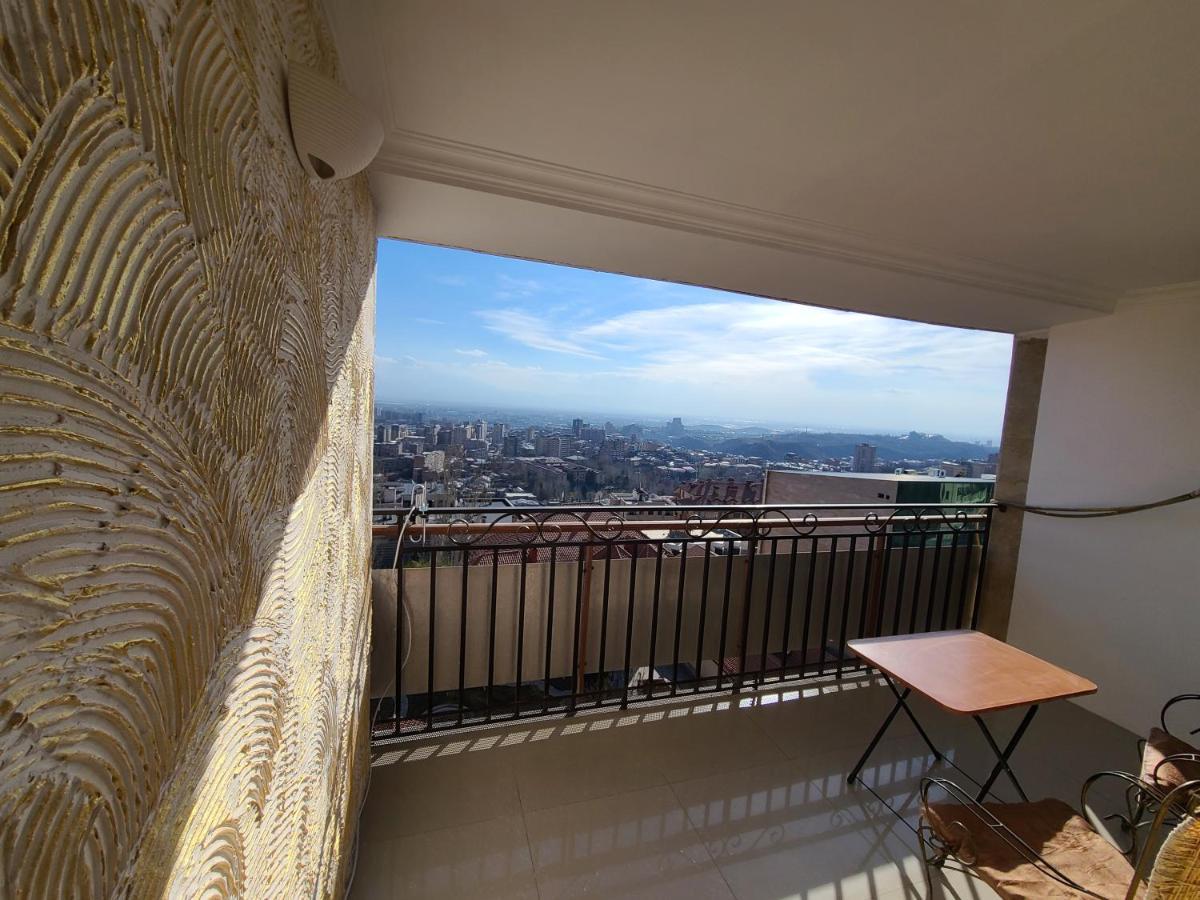 Apartamento Flat With Balcony On Cascade Ereván Exterior foto